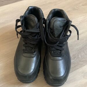 Black Nike boots